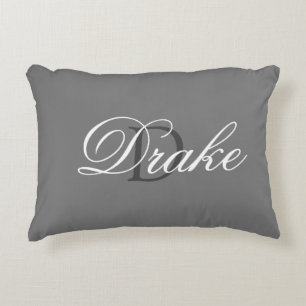 Almohada decorativa del monograma gris