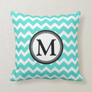 Almohada decorativa del monograma negro de Chevron
