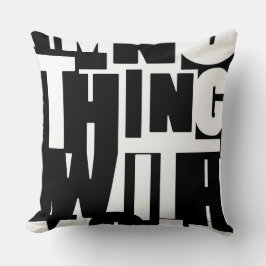 Almohada decorativa en blanco y negro