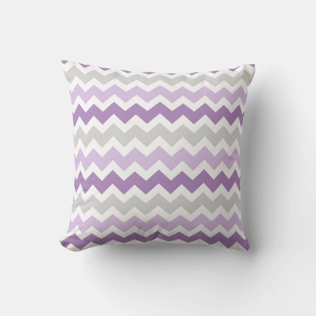 Almohada decorativa gris de Chevron de la lavanda (Anverso)