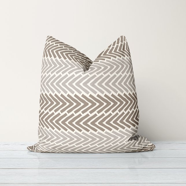 Almohada decorativa gris taupe con flujo de flecha (Subido por el creador)