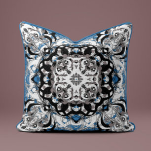 Almohada decorativa mandala ornamentada en azul de