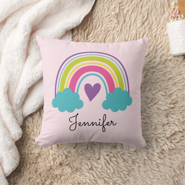 Almohada decorativa para nursery arcoíris con rubo (Manta)