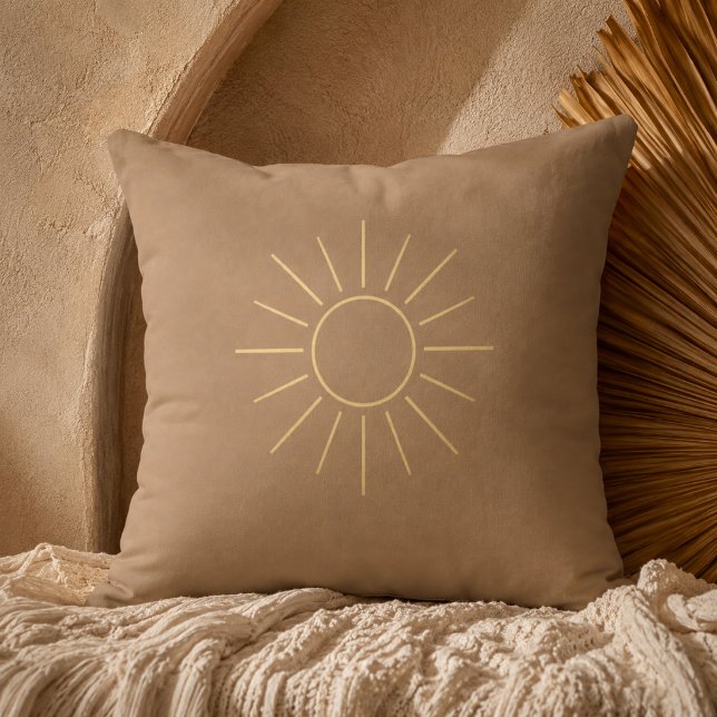 Almohada decorativa Sunlit Serenity (Golden sun rays on a sand-inspired backdrop add refined character to modern earthy decor.)