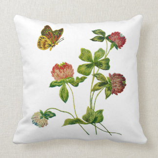 Almohada del bordado de la mariposa y del trébol