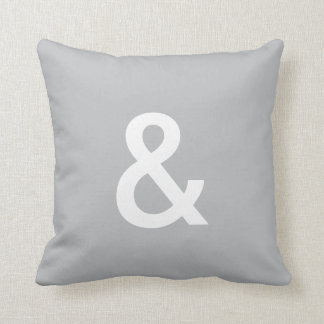almohada del botón & (ampersand), gris y blanco