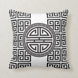Almohada del chino/griega del diseño - negro y