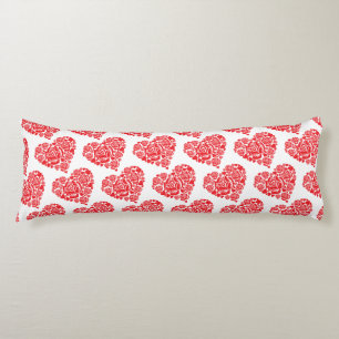 almohada del cuerpo del corazón rojo inclinada