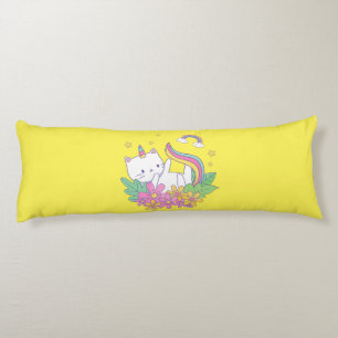 Almohada del cuerpo del gatito con arco iris