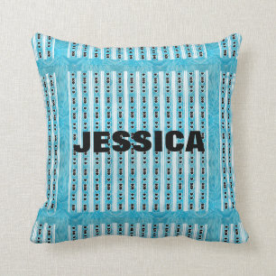 Almohada del diseño del corazón con nombre