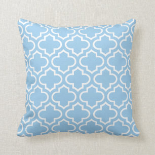 Almohada del modelo de Quatrefoil en azul de cielo