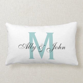 Almohada del monograma con nombres