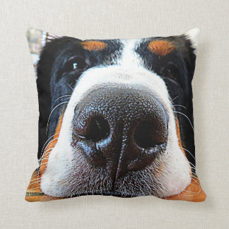 Almohada del perro de montaña de Bernese