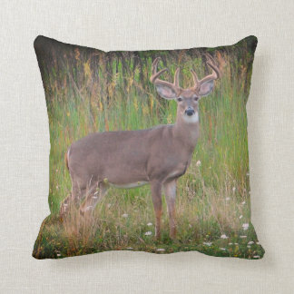 Almohada del retrato del venado de cola blanca