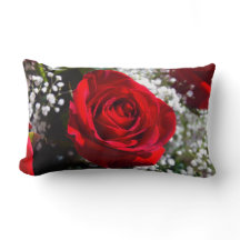 Almohada del rosa rojo