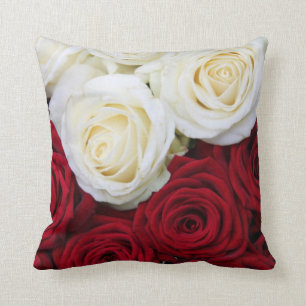 Almohada del rosa rojo y blanco