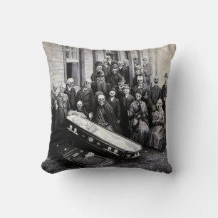 Almohada Día de Muertos - Funeral de la Familia Ca