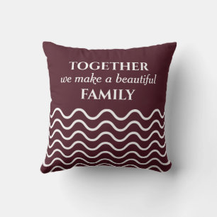 Almohada doble faz con patrón ondulado y cita en c