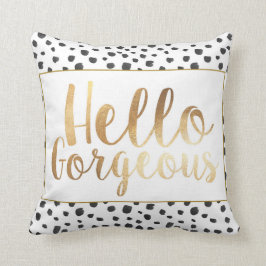 Almohada dorada con un espléndido guión de oro