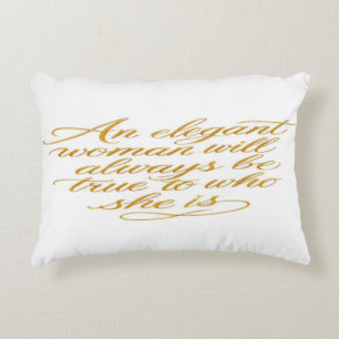 Almohada dorada de elegancia