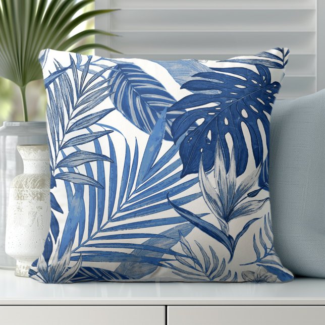 Almohada elegante de hojas de palma blancas y azul (Elevate Your Décor: Discover our Elegant Coastal Throw Pillows in Blue & White)