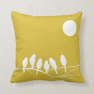 Almohada en la impresión del pájaro del amarillo