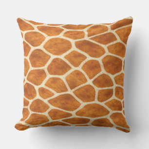almohada estampada de jirafa bronceada