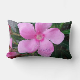 almohada exterior con flor