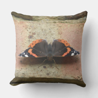 Almohada exterior de mariposa de Almirante Rojo