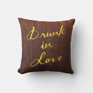 Almohada exterior de oro y madera Drunk in Love