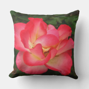 Almohada exterior de rosa roja