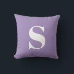 Almohada exterior monogramada inicial de lavanda m<br><div class="desc">Almohada exterior monogramada inicial de lavanda morada. almohada exterior decorativa con una sola inicial. Personalizar rápida y fácilmente.</div>
