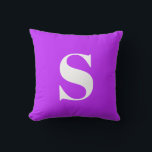 Almohada exterior monogramada inicial Neon Purple<br><div class="desc">Almohada exterior monogramada inicial Neon Purple. almohada exterior decorativa con una sola inicial. Personalizar rápida y fácilmente.</div>