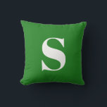Almohada exterior monogramada inicial verde sólido<br><div class="desc">Sólida almohada exterior monogramada inicial verde. almohada exterior decorativa con una sola inicial. Personalizar rápida y fácilmente.</div>