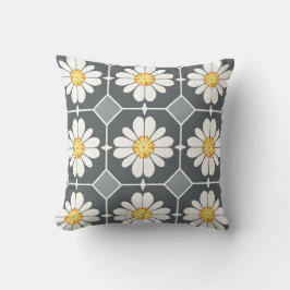 almohada floral blanca con centro amarillo