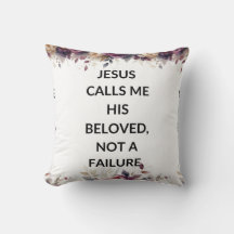 Almohada floral con una simple cita religiosa