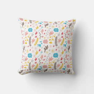 Almohada floral de colores suaves pastel