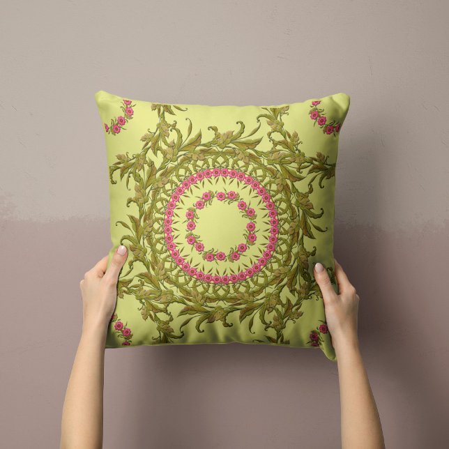Almohada floral de flores en amarillo (Subido por el creador)