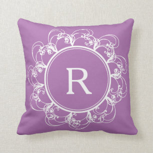 Almohada floral de la púrpura del monograma de lo