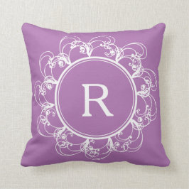 Almohada floral de la púrpura del monograma de los