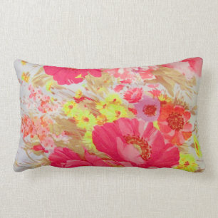 Almohada floral de las rosas fuertes y del