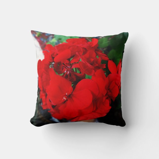 Almohada floral de los geranios rojos por Sharles (Anverso)