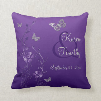 Almohada floral del recuerdo de la mariposa gris