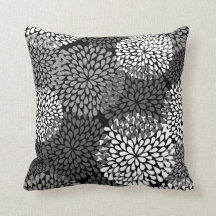 Almohada floral en blanco y negro - Crisantemo
