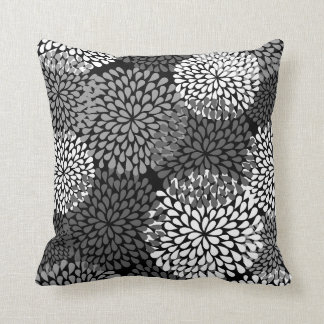 Almohada floral en blanco y negro - Crisantemo