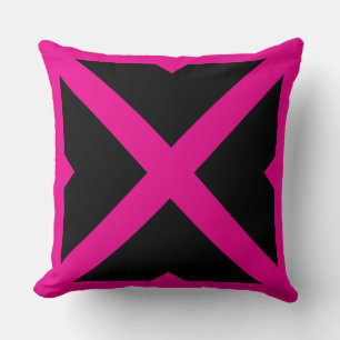 Almohada geométrica X negra y rosa caliente