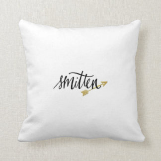Almohada golpeada violentamente