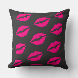 Almohada gráfica con estampado de labios rosa cali