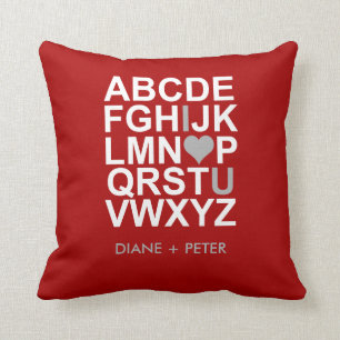 Almohada gris blanca roja del amor del corazón