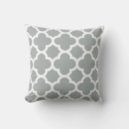 Almohada gris de Paloma Quatrefoil